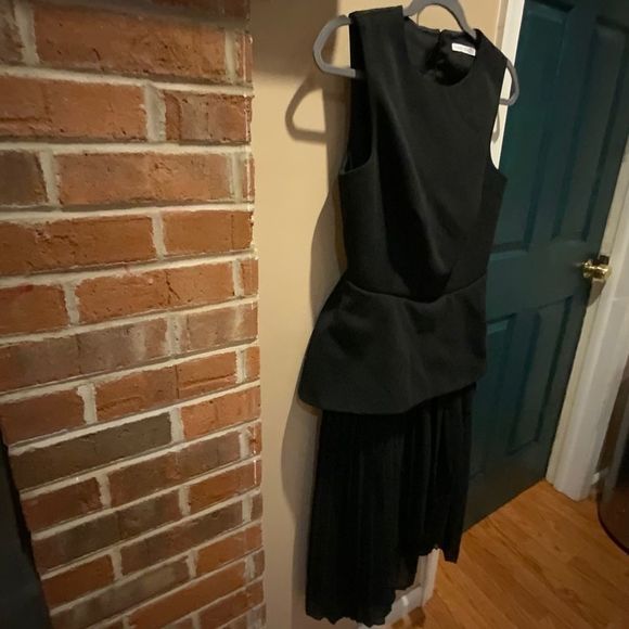 Finders Keepers LBD w Cutout & Zippers - Picture 4 of 10